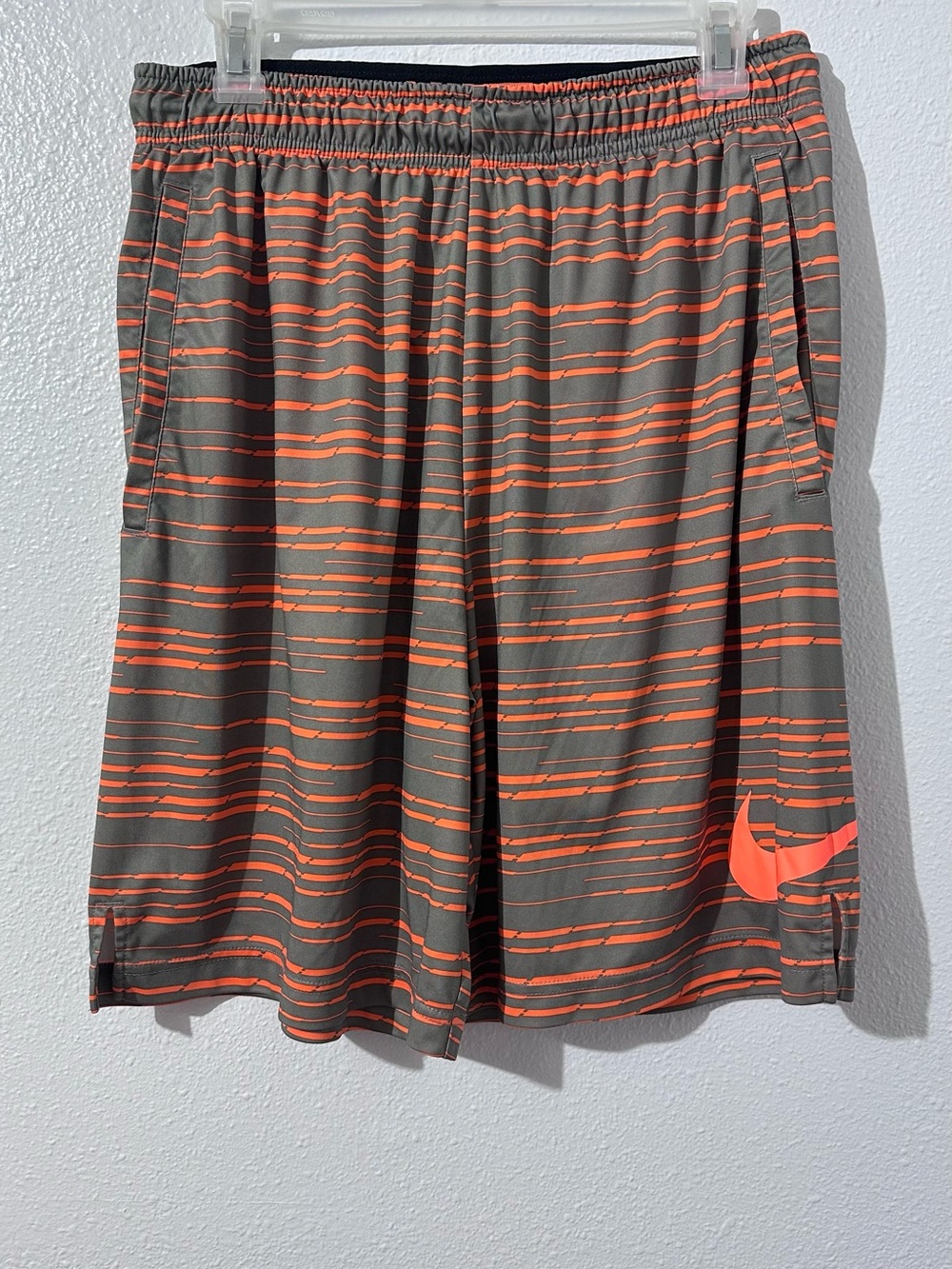 Nike Men’s Gray & Orange Striped Athletic Shorts Size Large